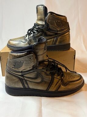 Nike Air Jordan 1 Wings 2017 Limited Edition Metallic Gold and Black Sneakers